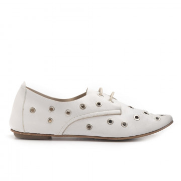 White lace up shoes perfored leather