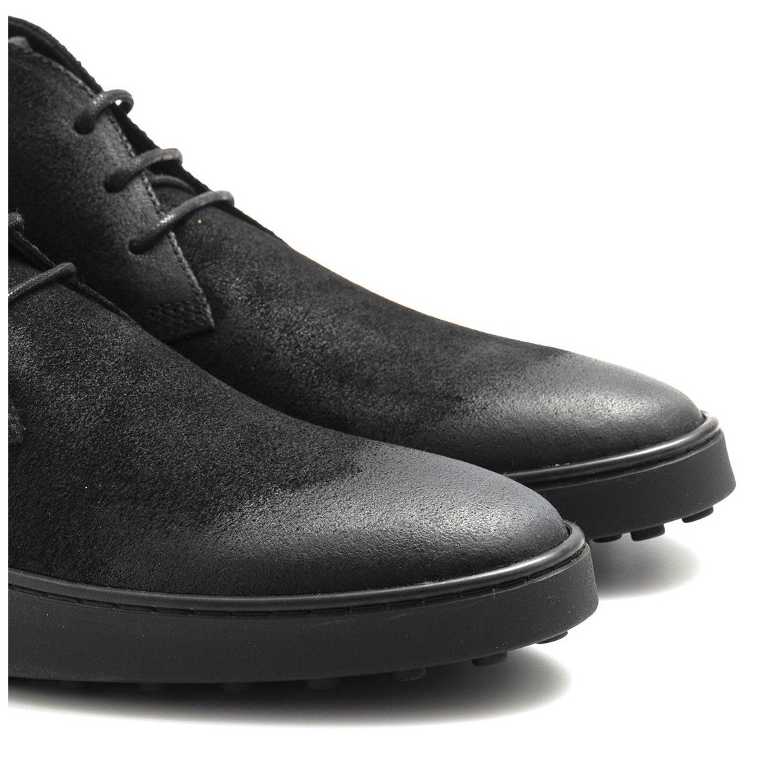 lace up desert boot in black waxed suede